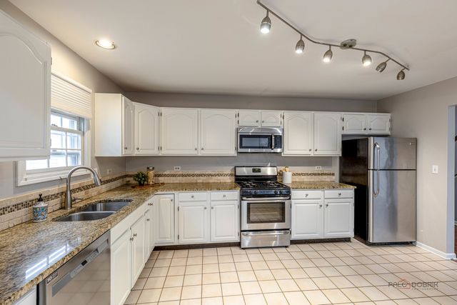 12 Sommerset Lane, Lincolnshire, IL 60069