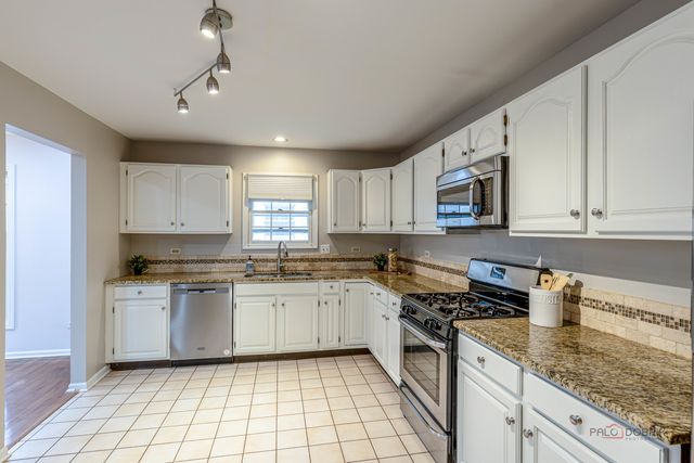 12 Sommerset Lane, Lincolnshire, IL 60069