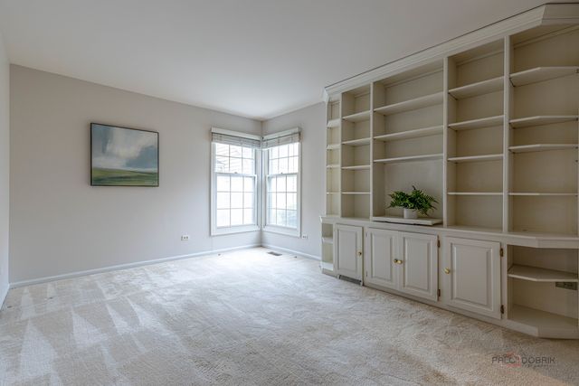 12 Sommerset Lane, Lincolnshire, IL 60069