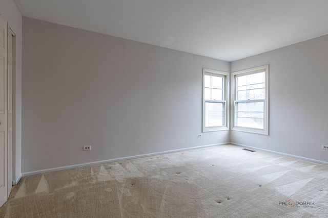 12 Sommerset Lane, Lincolnshire, IL 60069