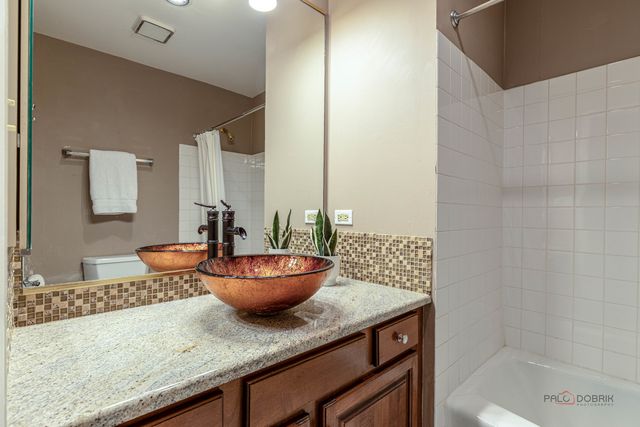 12 Sommerset Lane, Lincolnshire, IL 60069