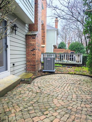 12 Sommerset Lane, Lincolnshire, IL 60069