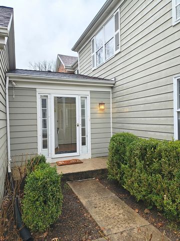 12 Sommerset Lane, Lincolnshire, IL 60069