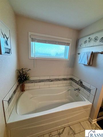 14 Kodiak Court, North Mankato, MN 56003