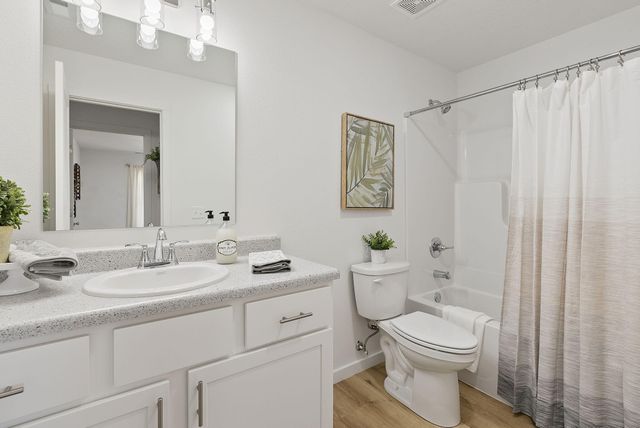 1745 N Knollwood Avenue, Brookline, MO 65619