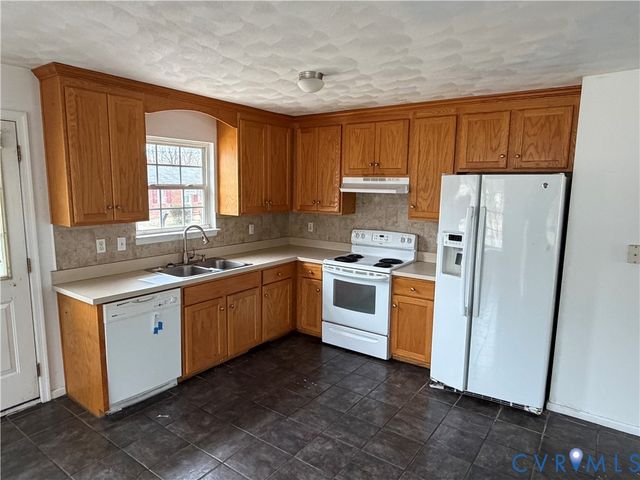 117 Pleasant Spring Ave, Waverly, VA 23890