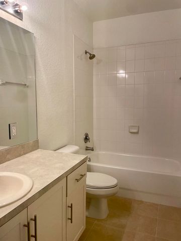 5008 SE Mariner Garden Circle, Stuart, FL 34997