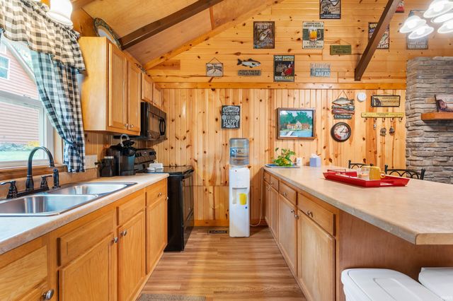 3346 SE Indian Trail Lake Road, Farmland, IN 47340