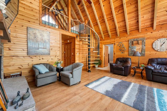 3346 SE Indian Trail Lake Road, Farmland, IN 47340