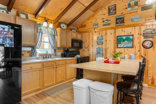 3346 SE Indian Trail Lake Road, Farmland, IN 47340