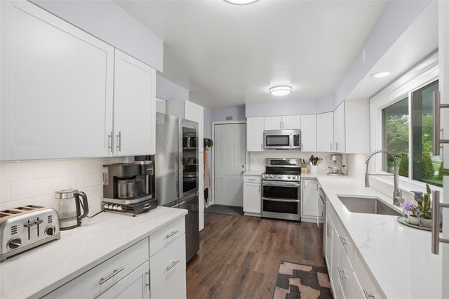 1612 Derwen Drive, Iowa City, IA 52246