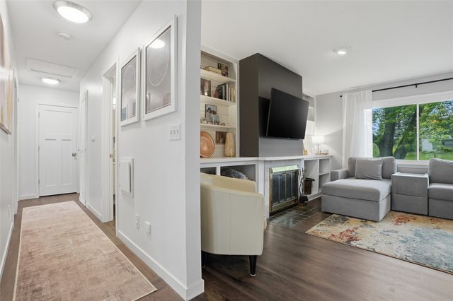 1612 Derwen Drive, Iowa City, IA 52246