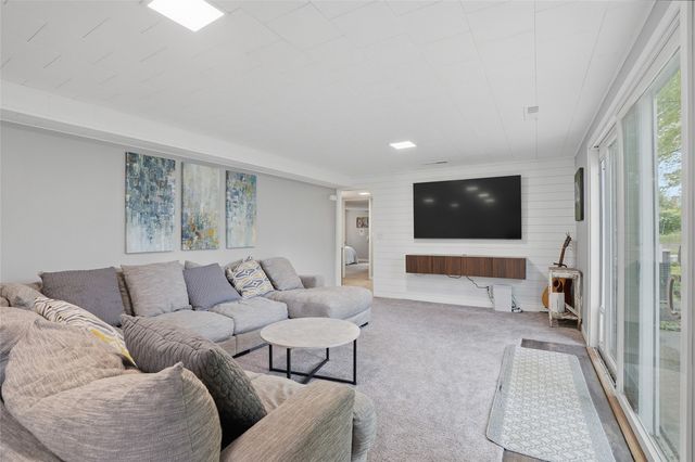 1612 Derwen Drive, Iowa City, IA 52246