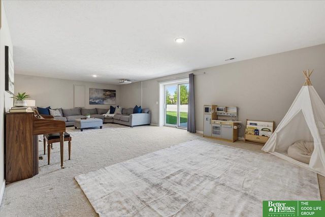21126 Castlerock Lane, Gretna, NE 68028