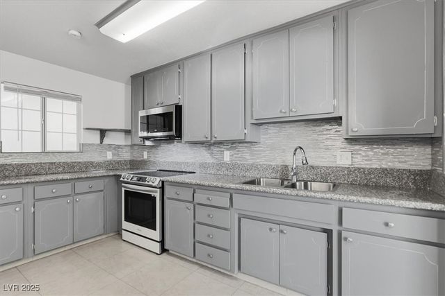 3760 Briarwood Avenue, Las Vegas, NV 89121