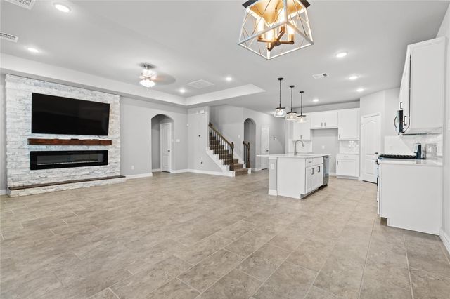 216 Elianne Lace Court, Conroe, TX 77318