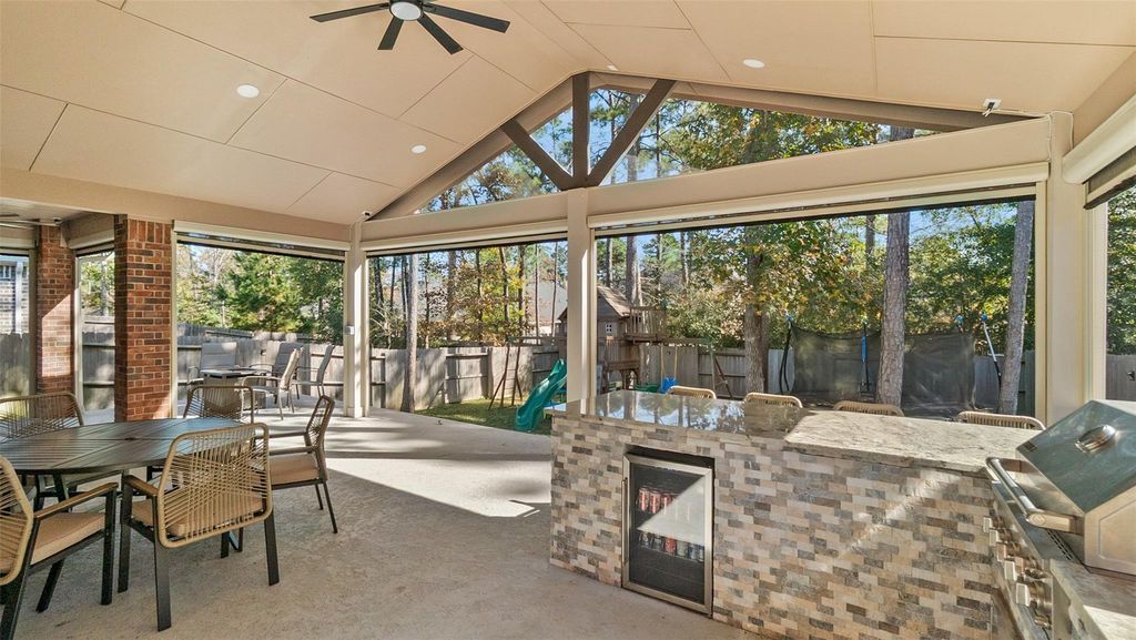 216 Elianne Lace Court, Conroe, TX 77318