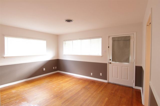 7030 Sharpview Drive, Houston, TX 77074