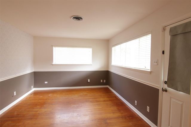 7030 Sharpview Drive, Houston, TX 77074