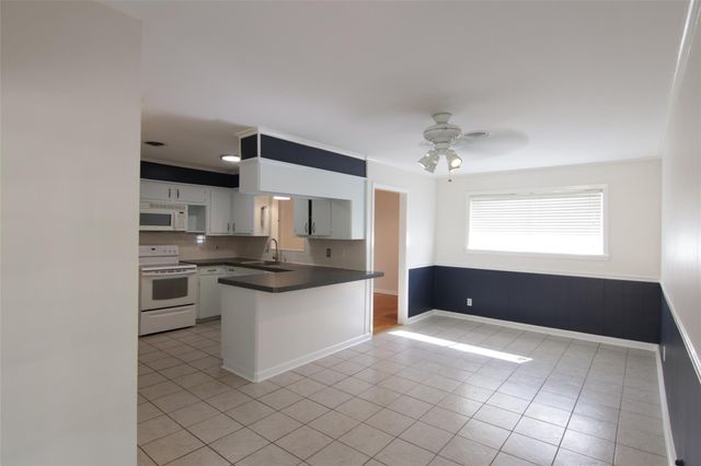 7030 Sharpview Drive, Houston, TX 77074