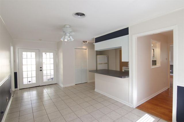 7030 Sharpview Drive, Houston, TX 77074