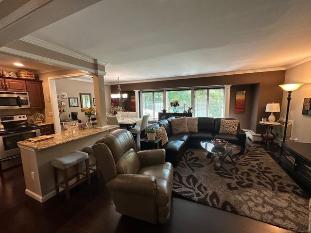 340 Concord Place 3, Bloomfield Hills, MI 48304
