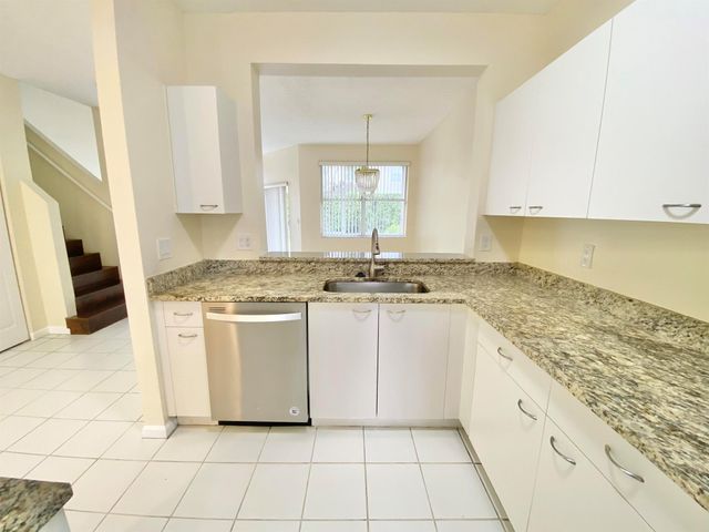 20950 Via Azalea 4, Boca Raton, FL 33428