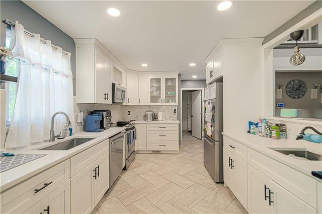 6924 Long Avenue, Shawnee, KS 66216