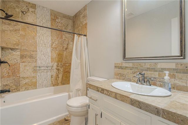 6924 Long Avenue, Shawnee, KS 66216