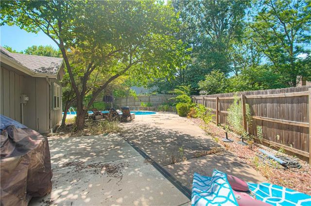 6924 Long Avenue, Shawnee, KS 66216