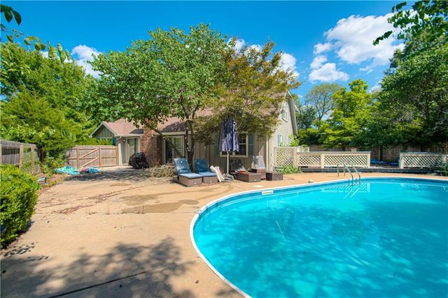 6924 Long Avenue, Shawnee, KS 66216