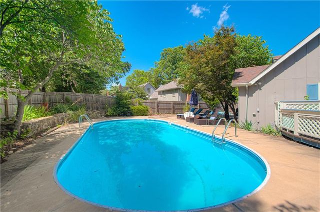 6924 Long Avenue, Shawnee, KS 66216