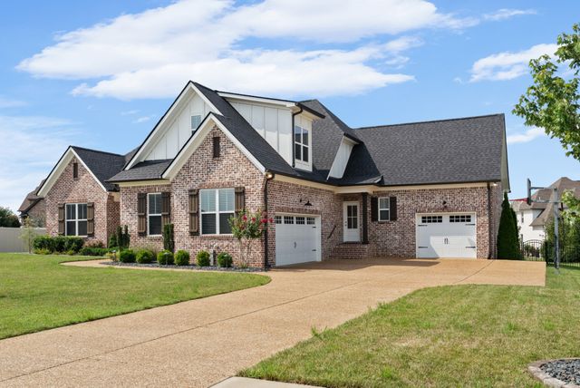 731 Farmington Dr, Lebanon, TN 37087