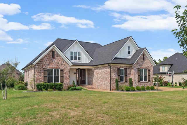 731 Farmington Dr, Lebanon, TN 37087