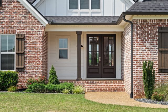 731 Farmington Dr, Lebanon, TN 37087