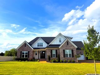 731 Farmington Dr, Lebanon, TN 37087