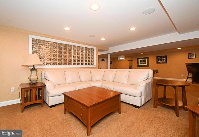 102 CHANNELHOUSE RD, North Wales, PA 19454