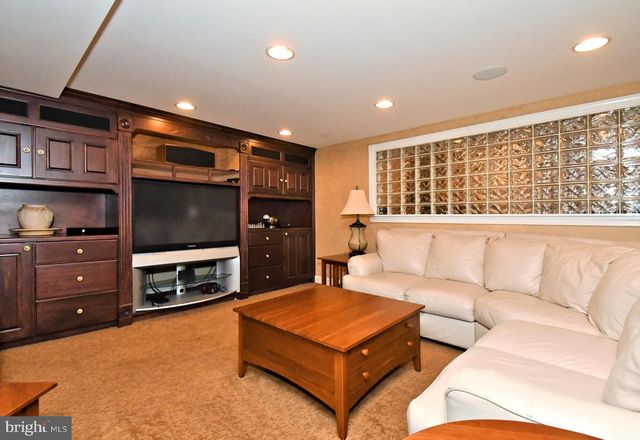 102 CHANNELHOUSE RD, North Wales, PA 19454