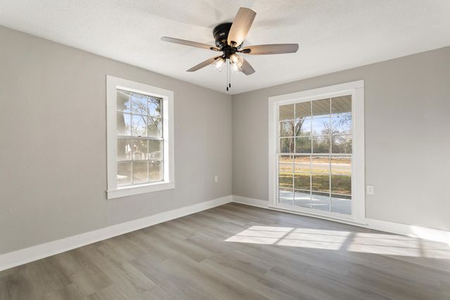 411 N COLLEGE, Lindale, TX 75771