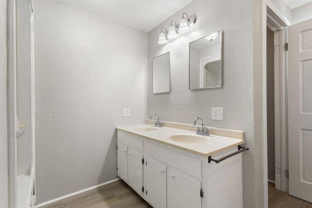 411 N COLLEGE, Lindale, TX 75771