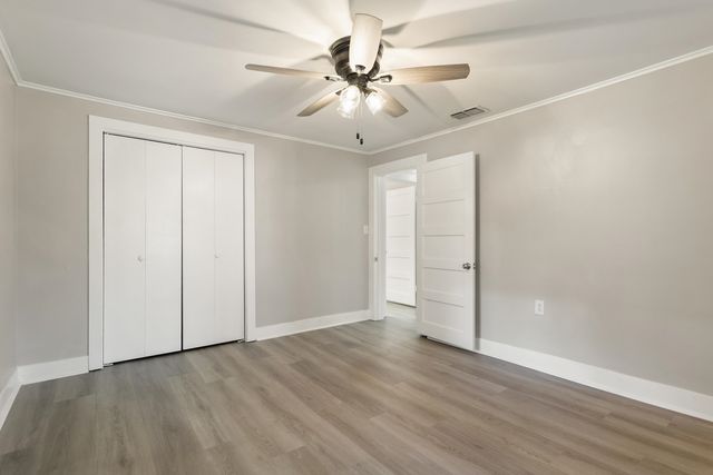 411 N COLLEGE, Lindale, TX 75771