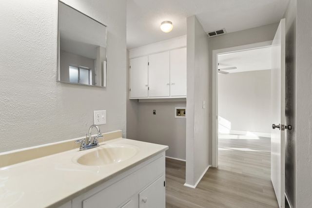 411 N COLLEGE, Lindale, TX 75771