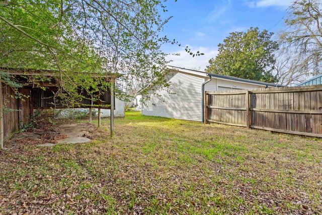 411 N COLLEGE, Lindale, TX 75771