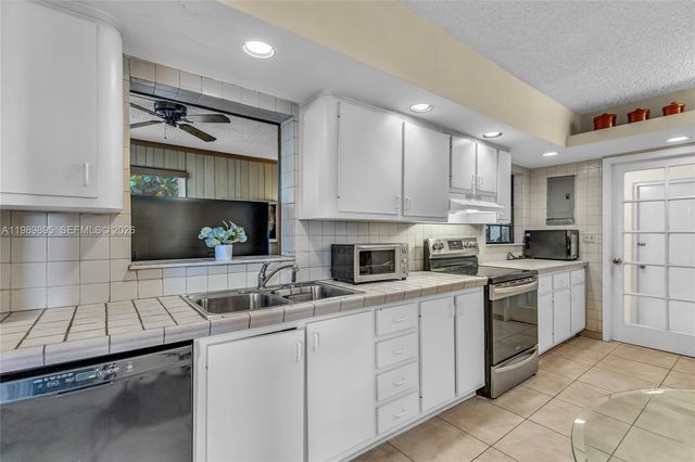 5660 W 13th Ct, Hialeah, FL 33012