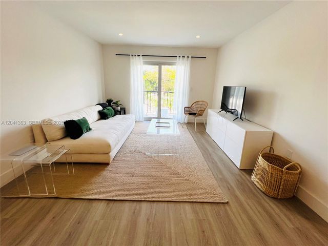 1900 Meridian Avenue 306, Miami Beach, FL 33139
