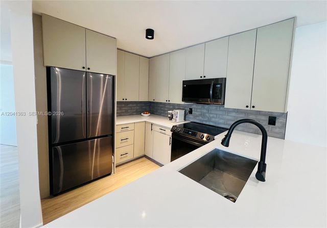 1900 Meridian Avenue 306, Miami Beach, FL 33139