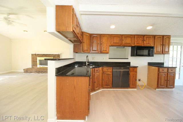 41175 Justin Drive, Clinton Charter Township, MI 48038