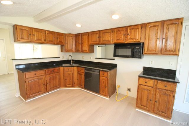 41175 Justin Drive, Clinton Charter Township, MI 48038