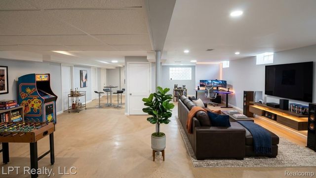 41175 Justin Drive, Clinton Charter Township, MI 48038
