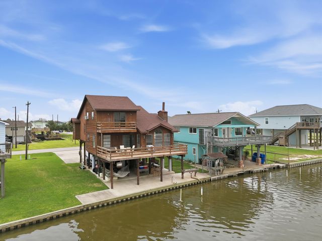 215 Redfish Drive, Freeport, TX 77541